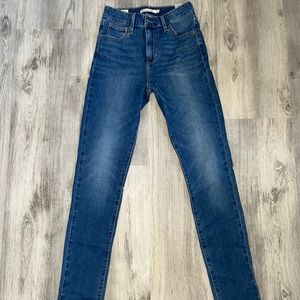 Levi’s: 721 skinny jeans size: 26